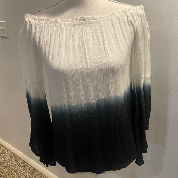 {Love Notes} off-the-shoulder bell-sleeve blouse - Picture 1 of 4